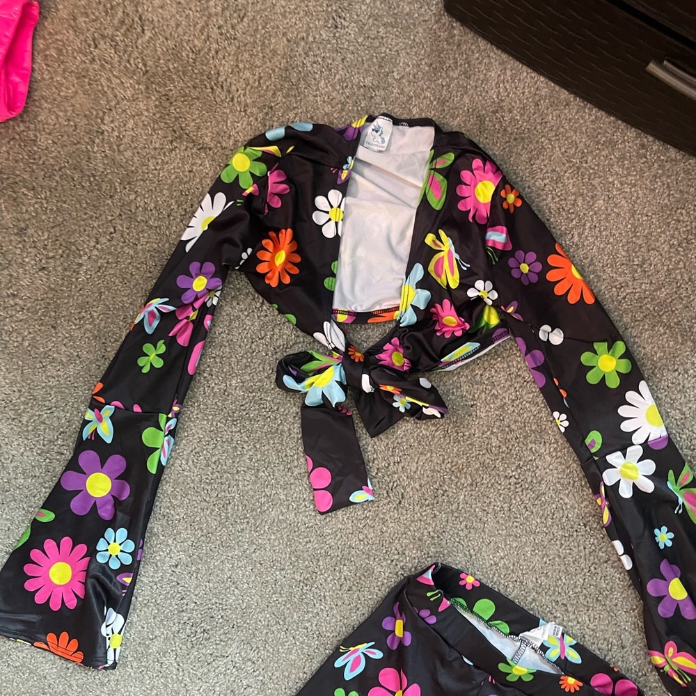 Groovy avenue bell bottoms and top set . size small for top and bottom.